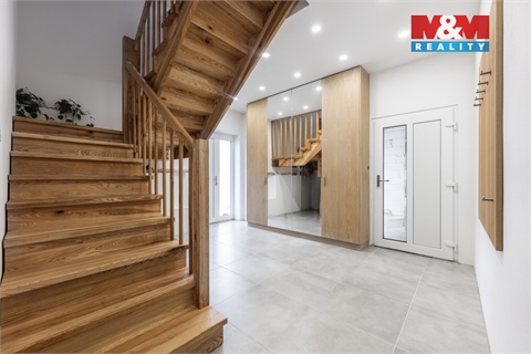 Prodej rodinného domu, 270 m² - 6