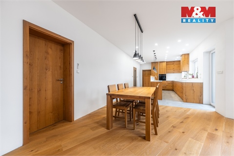 Prodej rodinného domu, 270 m² - 2