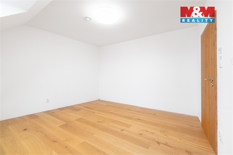 Prodej rodinného domu, 270 m² - 10