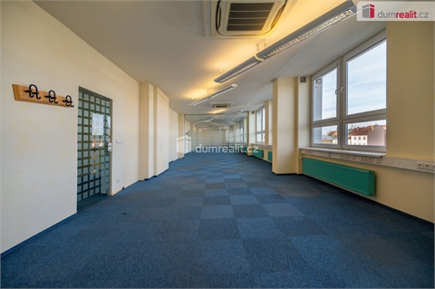 Pronájem kanceláře, 2 300 m² 12