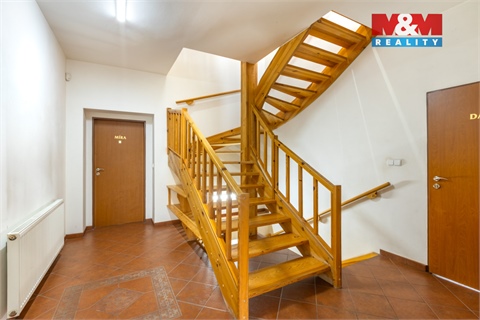 Prodej rodinného domu, 310 m² - 6