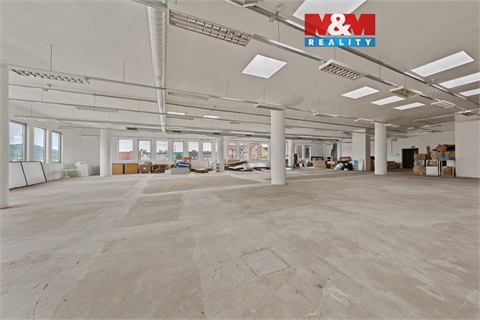 Pronájem obchodních prostor, 666 m² 0