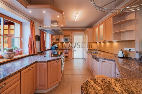 Prodej rodinného domu, 277 m² - 2