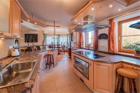 Prodej rodinného domu, 277 m² 2