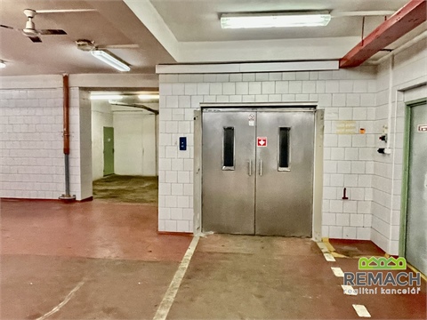 Pronájem skladu / haly, 1 100 m² 2
