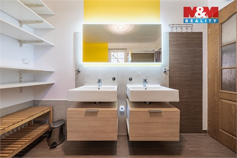 Prodej rodinného domu, 369 m² - 2