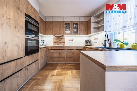 Prodej rodinného domu, 369 m² - 0