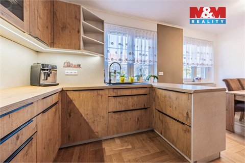 Prodej rodinného domu, 369 m² 2