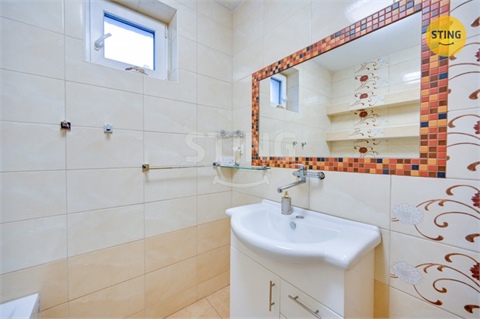 Prodej rodinného domu, 278 m² 14