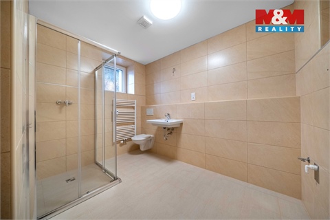 Prodej komerčního objektu, 683 m² 18