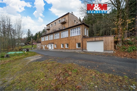 Prodej komerčního objektu, 683 m² 0