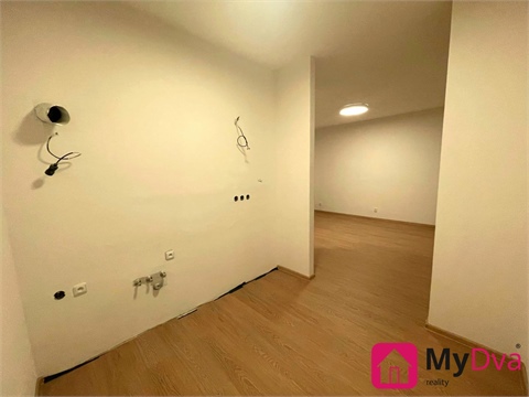 Pronájem bytu 1kk, 35 m² 10