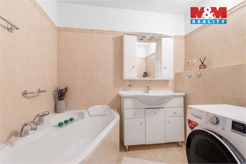 Prodej rodinného domu, 240 m² - 12