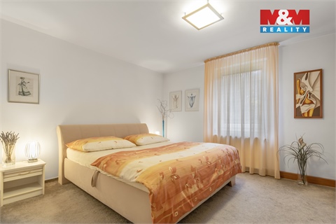 Prodej rodinného domu, 240 m² 8