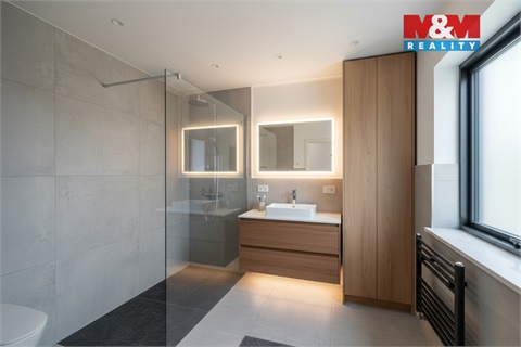 Prodej rodinného domu, 221 m² - 6