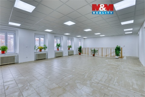 Pronájem obchodních prostor, 183 m² 0