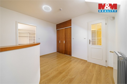 Pronájem rodinného domu, 244 m² 16