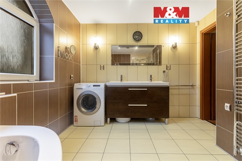 Prodej rodinného domu, 393 m² 0