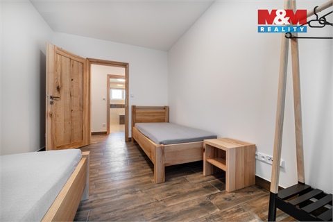 Prodej stavebního pozemku, 2 404 m² 14