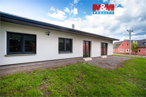 Prodej stavebního pozemku, 2 404 m² 0