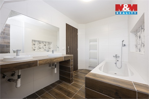 Prodej obchodních prostor, 1 860 m² - 24