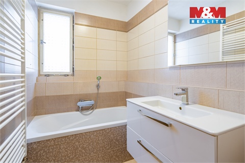 Prodej rodinného domu, 320 m² - 6