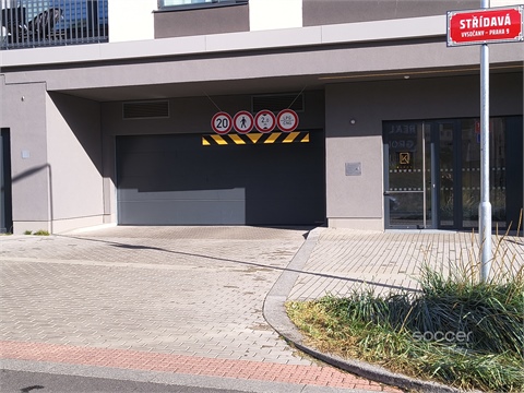 Pronájem parkovacího místa, 13 m² 0