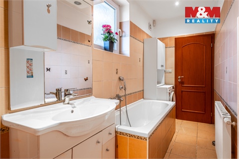 Prodej rodinného domu, 142 m² - 6