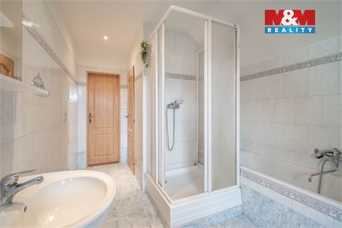 Prodej rodinného domu, 240 m² - 14