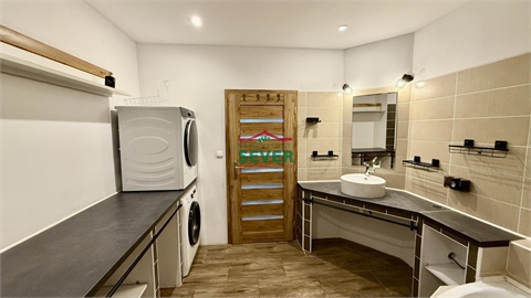 Prodej rodinného domu, 220 m² 8