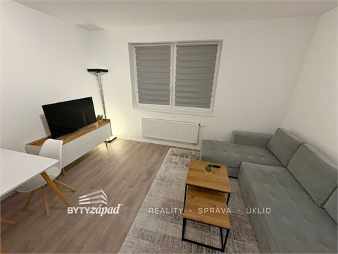 Pronájem bytu 1kk, 29 m² - 0