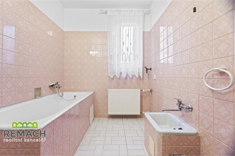 Prodej rodinného domu, 250 m² - 8