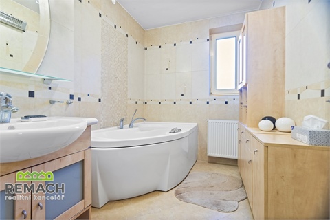 Prodej rodinného domu, 250 m² 2