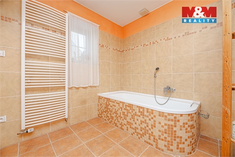 Prodej rodinného domu, 400 m² - 6