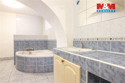 Prodej rodinného domu, 380 m² - 20