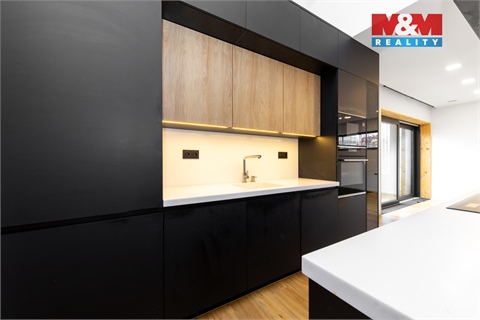 Prodej rodinného domu, 280 m² - 2