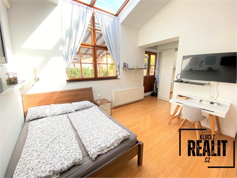 Pronájem atypického bytu, 37 m² - 2