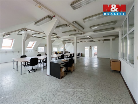 Prodej obchodních prostor, 400 m² 2