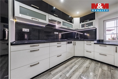 Prodej rodinného domu, 197 m² 2