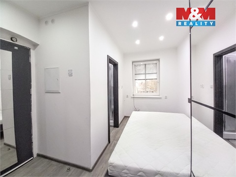 Pronájem bytu 1+1, 28 m² 2