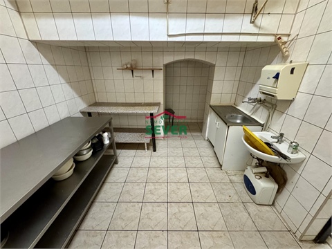 Prodej komerčního objektu, 400 m² 10