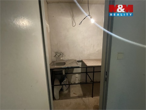 Pronájem skladu / haly, 84 m² - 2