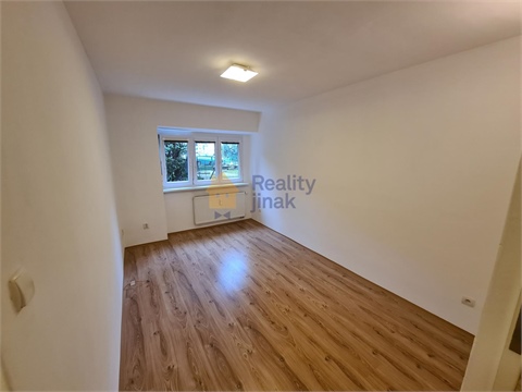 Pronájem bytu 1+1, 24 m² - 4