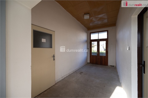 Pronájem výrobního objektu, 1 895 m² - 0