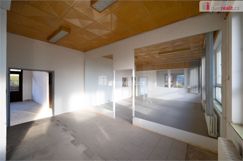 Pronájem výrobního objektu, 1 895 m² - 2