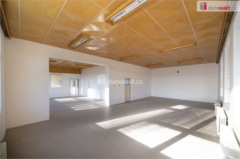 Pronájem výrobního objektu, 1 895 m² 2