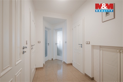 Prodej rodinného domu, 300 m² - 14