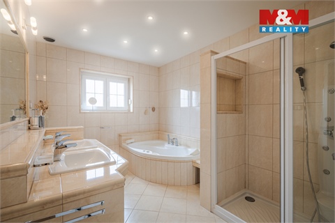 Prodej rodinného domu, 300 m² 16