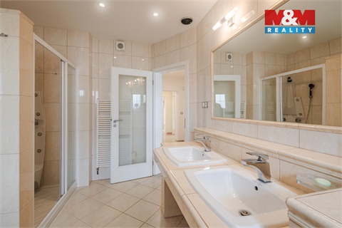 Prodej rodinného domu, 300 m² - 16