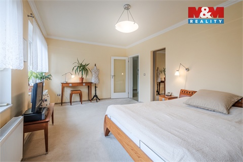 Prodej rodinného domu, 300 m² - 10